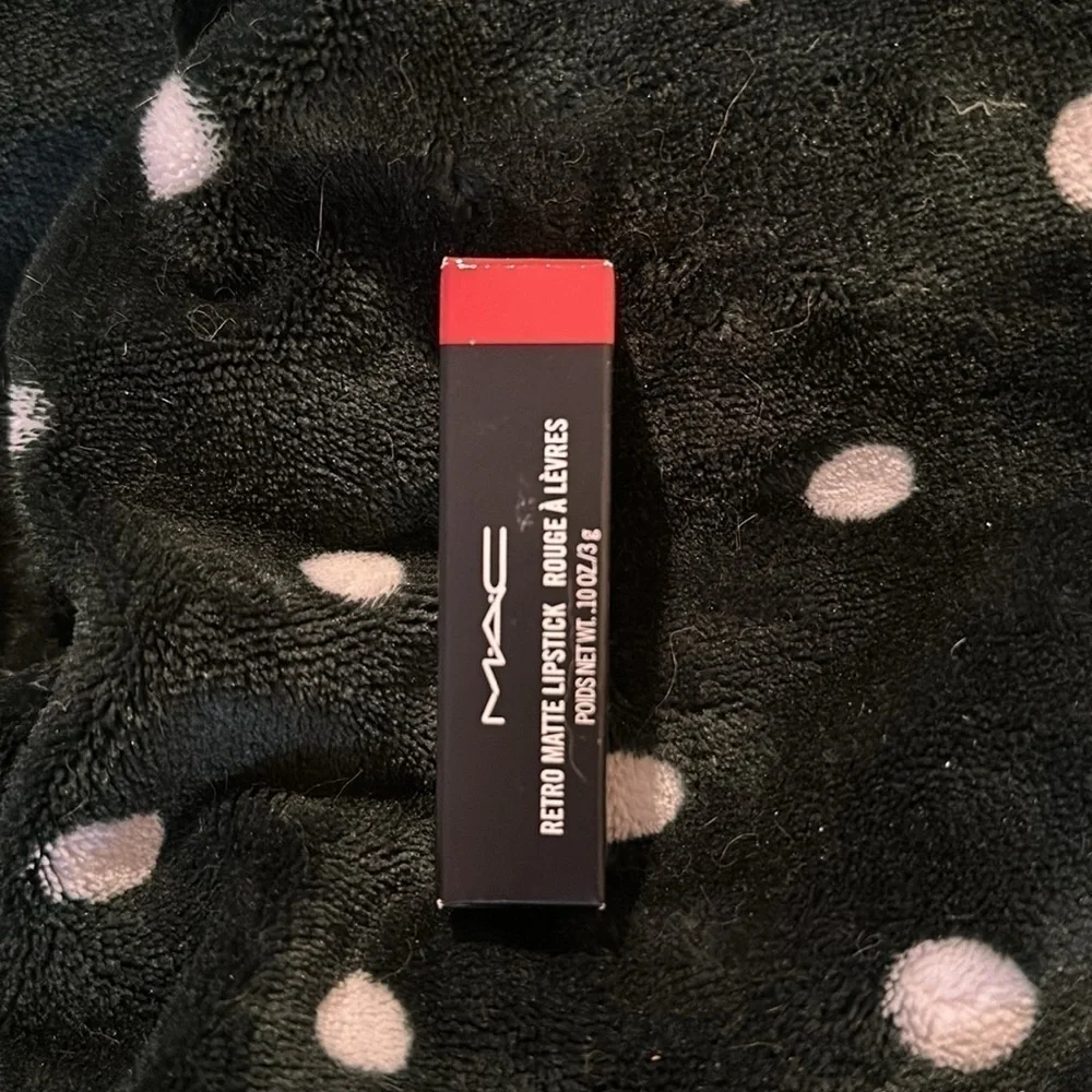 MAC Lipstick-Relentlessly Red